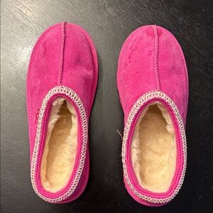 UGG Cozy hot Pink Suede Slippers girls size 2.5